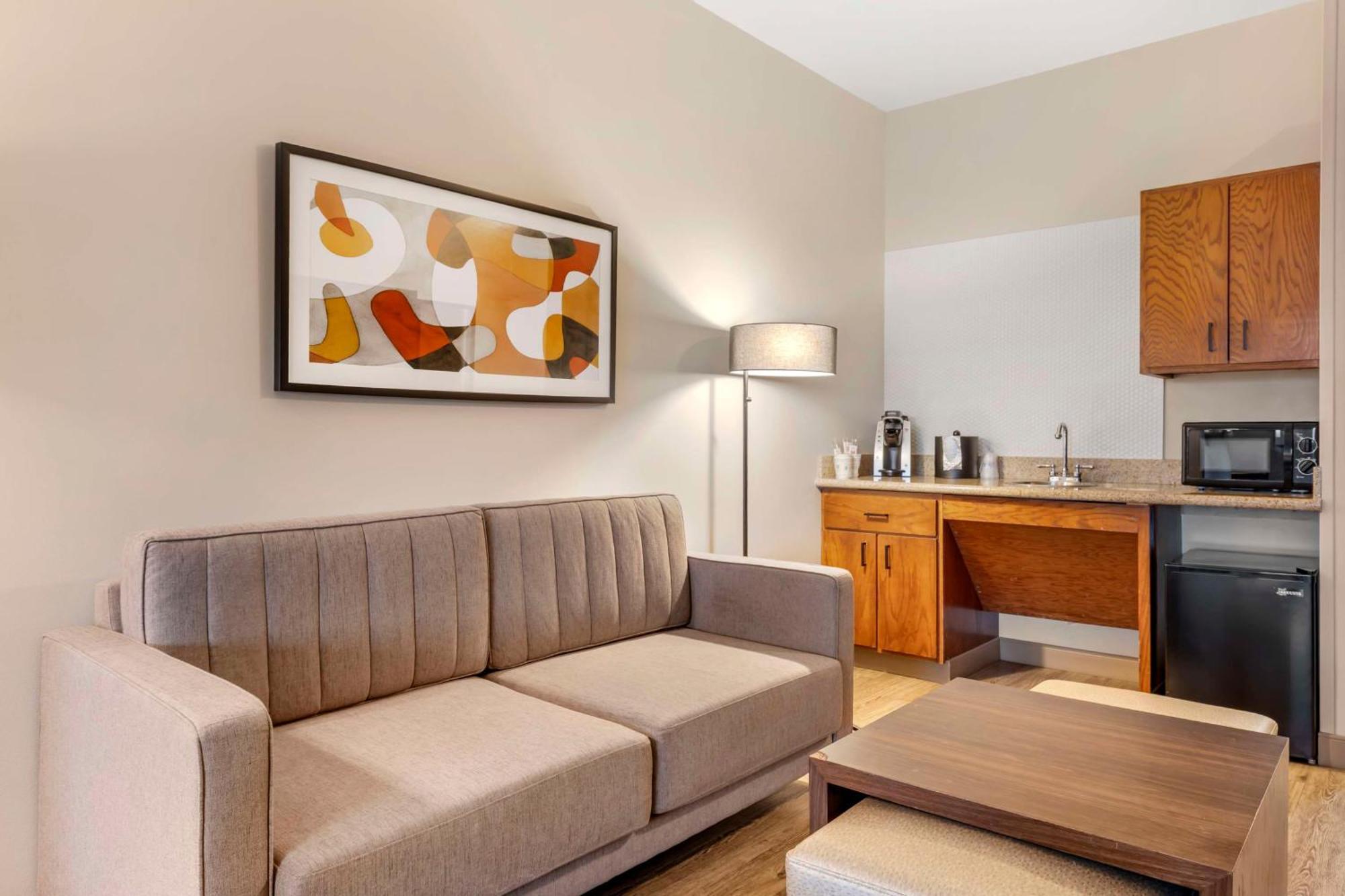 Best Western Plus Riata Браунвуд Экстерьер фото